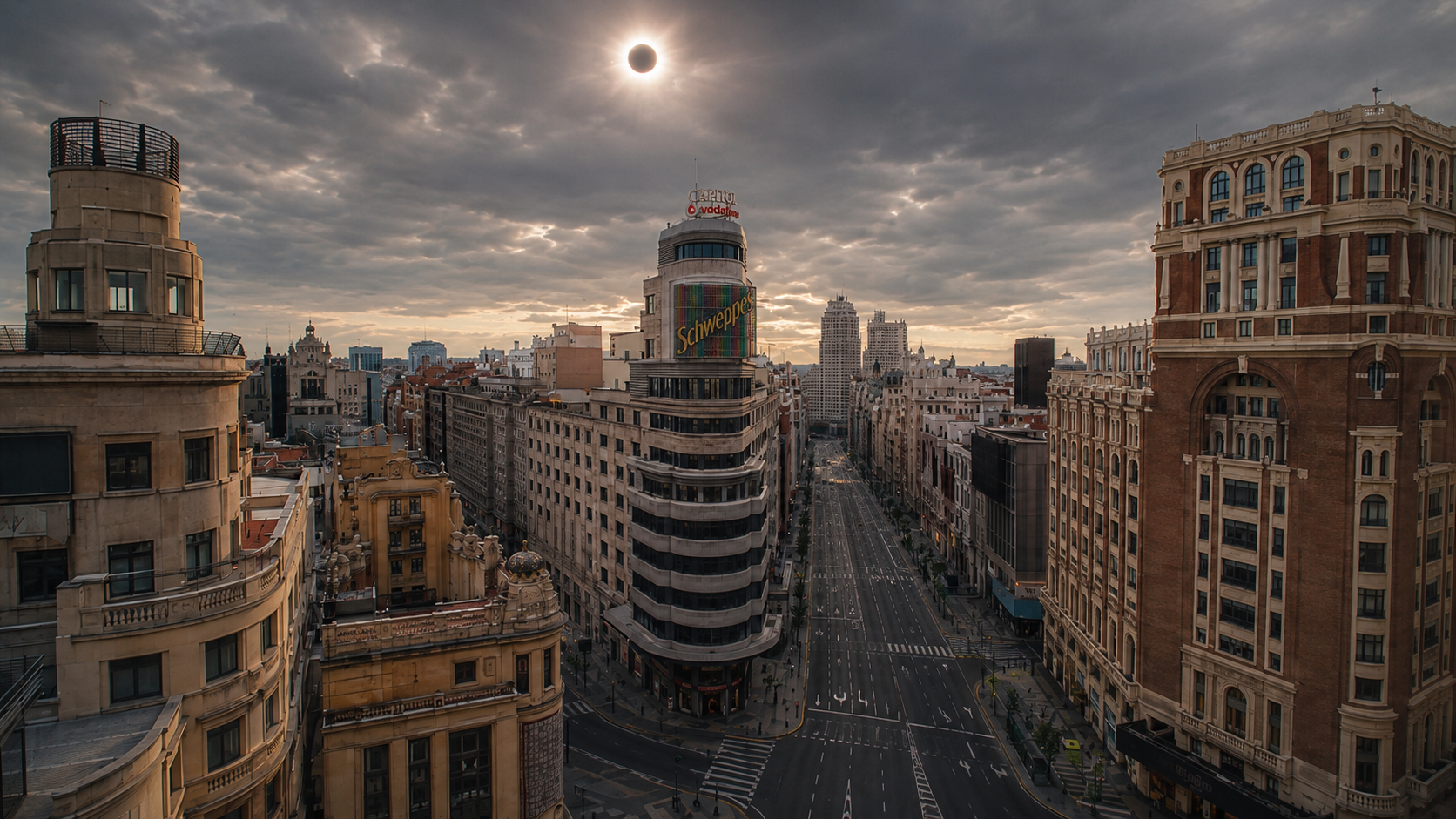 Plaza del Callao con eclipse al fondo